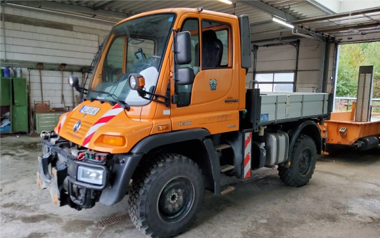 Verkaufsangebot Unimog mit Salzbunker gebraucht